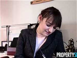 Property fuckfest Agent Makes sex video With lucky client